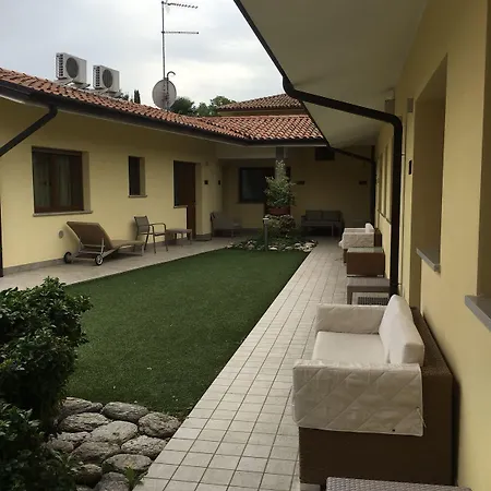 Ai Due Leoni Hotel 3*