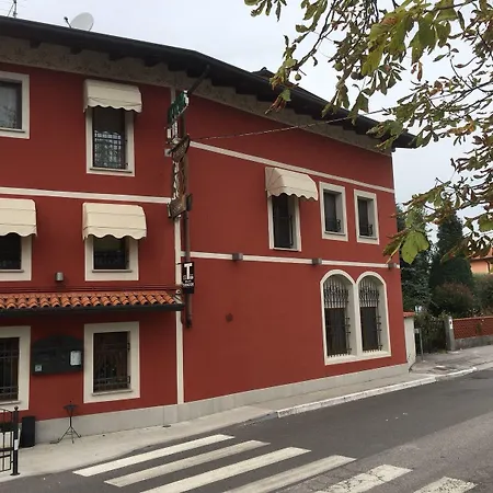 Ai Due Leoni Hotel 3*