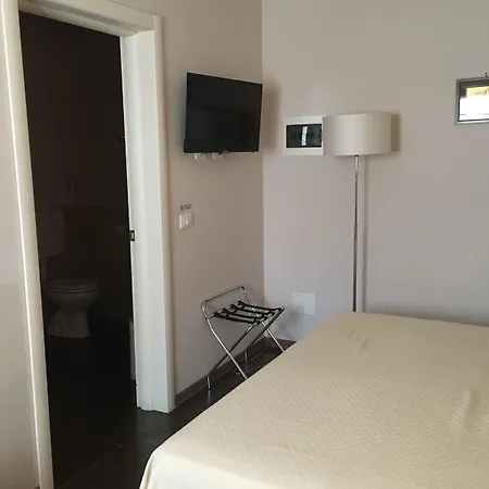 Ai Due Leoni Hotel