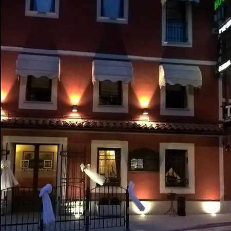 Ai Due Leoni Hotel